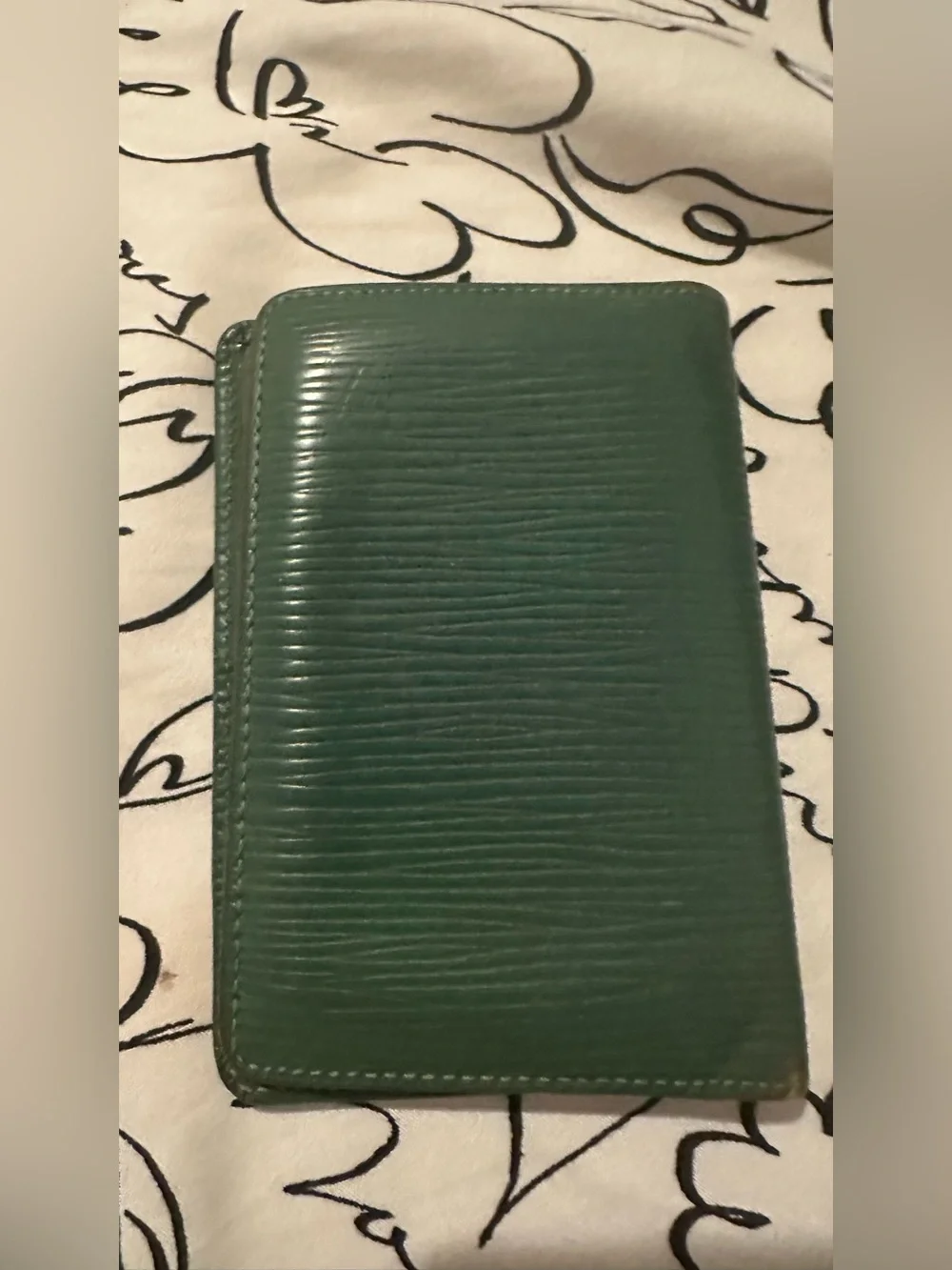 LV epi Card holder
